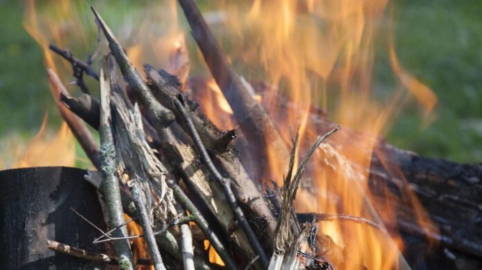 campfire-2460294_1920-aspect-ratio-1294-726-1.jpg