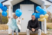 Älvsbyhus sommarturné avslutades med en ovanlig husleverans – en lekstuga fick ett nytt hem