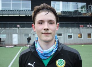 Elias Sharma flyttas upp i A-truppen
