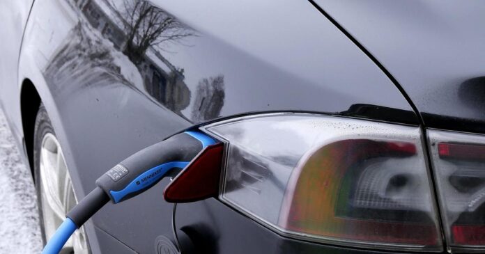 Charging_electric_car_20180128.jpg_1200x630.jpg