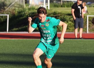 Elias Sharma flyttas upp i A-truppen