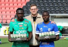 Kontex, matchvärd delade ut pris till matchens lirare i båda lagen
