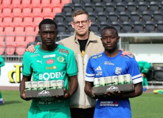 Kontex, matchvärd delade ut pris till matchens lirare i båda lagen