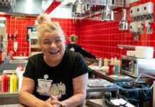 Kultgrillen är tillbaka – nu steker Empes i nya centrum