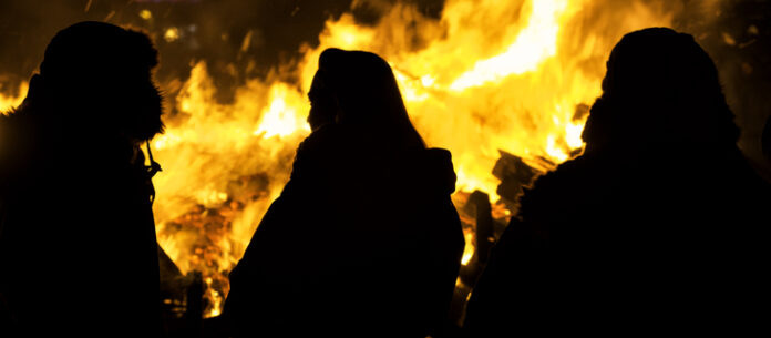 25356749-people-silhoutte-against-a-bonfire.jpgwidth730height320crop_x10crop_y1571crop_x24896crop_y22714resizeFORCE.jpeg