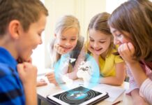 Två skolor får stipendier för att stärka digitalt lärande