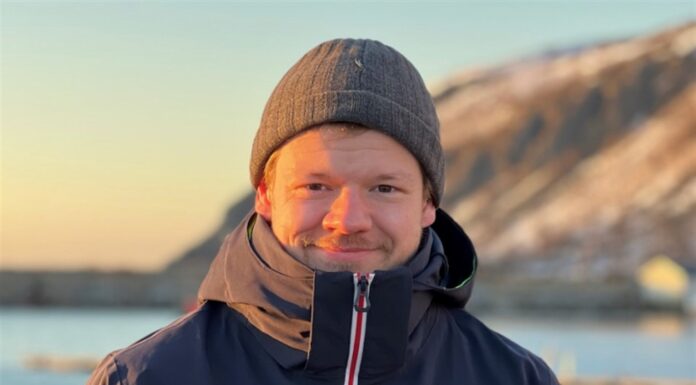 Bäckström förlänger kontraktet med KIF