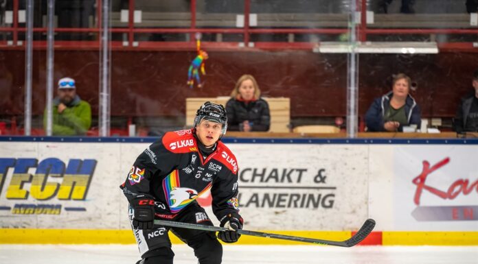 EXTRA – Mustonen stannar i KIF