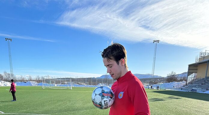 Luka, 19, tar för sig på plan / Kiruna FF – Herrar A