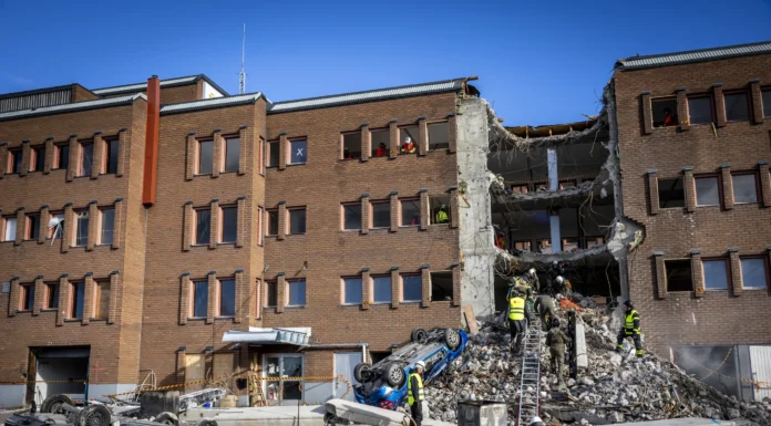 Brandmän från hela landet testade ny teknik i Kirunas gamla polishus