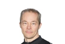 Robert Abrahamsson förlänger!