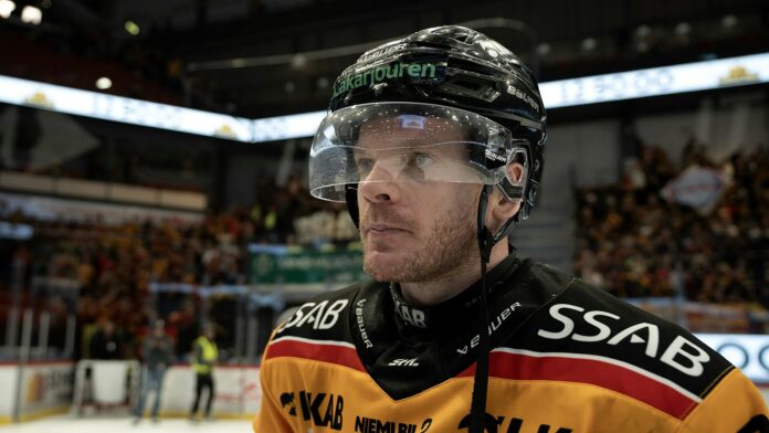 a8925163-5222-42a2-b818-ea2b4b216ad525042820ONeill20postgame20liggande.jpg