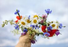 Vi önskar er en trevlig midsommar!