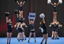 Flera hundra cheerleaders önskade God Jul