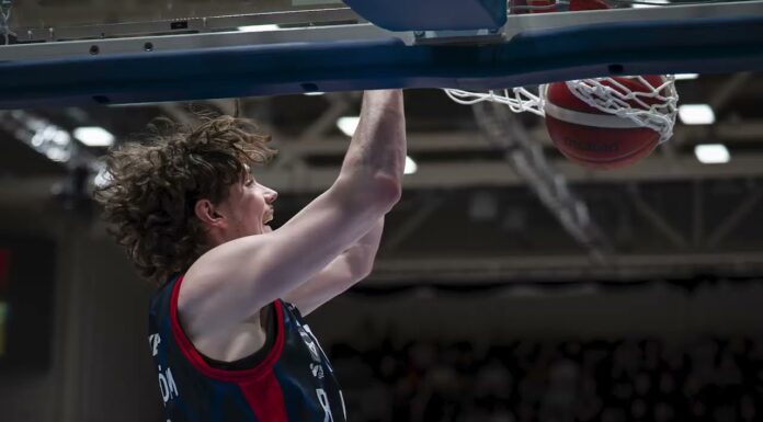 Felix Broström dunk i kvartsfinal 1