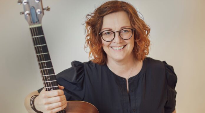 Anna Sellén släpper nytt album – Rakryggad