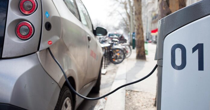 Electric_car_charging_station_8638198650.jpg_1200x630.jpg