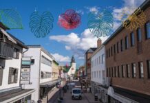 Färgsprakande sommardekoration lyfter Skellefteås stadskärna